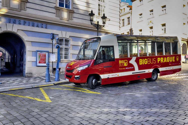 BIG BUS stop Lesser Town square