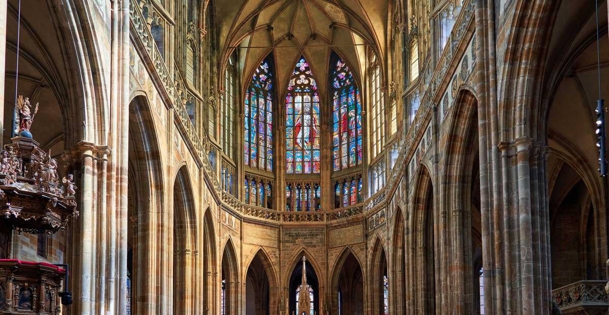 Prague special combo: Interios of Prague Castle, Bus and 1 hour cruise included