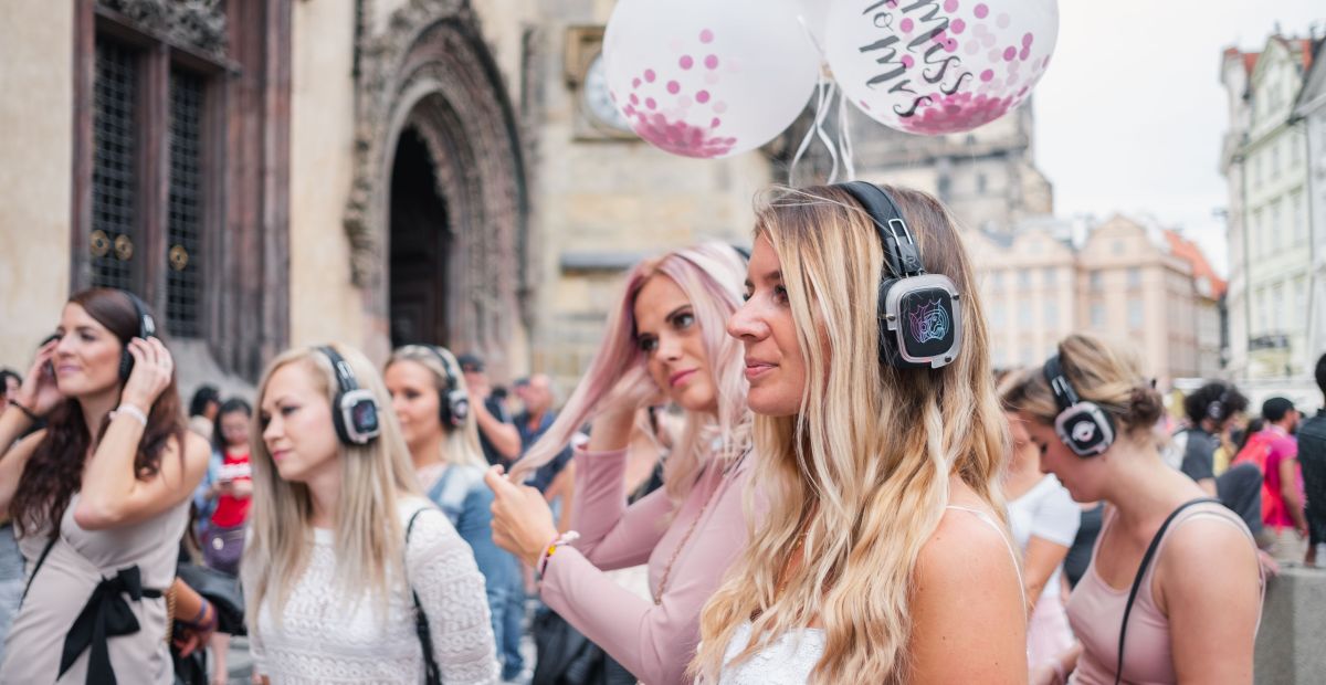 Silent Disco Tour v angličtině v pátek a sobotu od 13:00