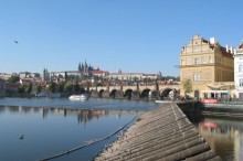 Panorama Karlova mostu a muzea B. Smetany